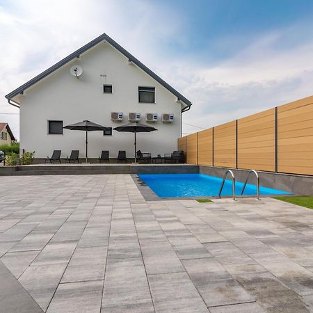 Apartments & Room Forest Слунь Екстер'єр фото
