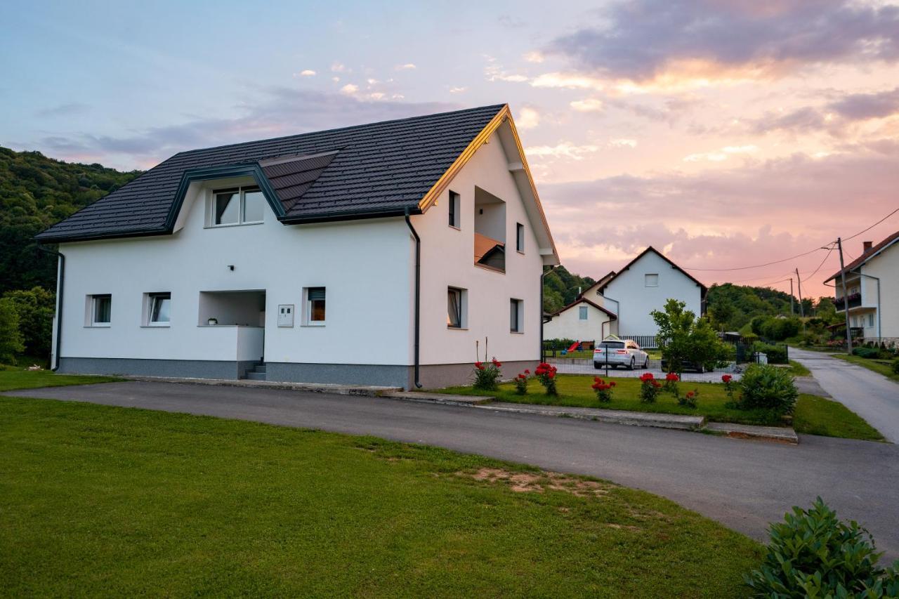 Apartments & Room Forest Слунь Екстер'єр фото