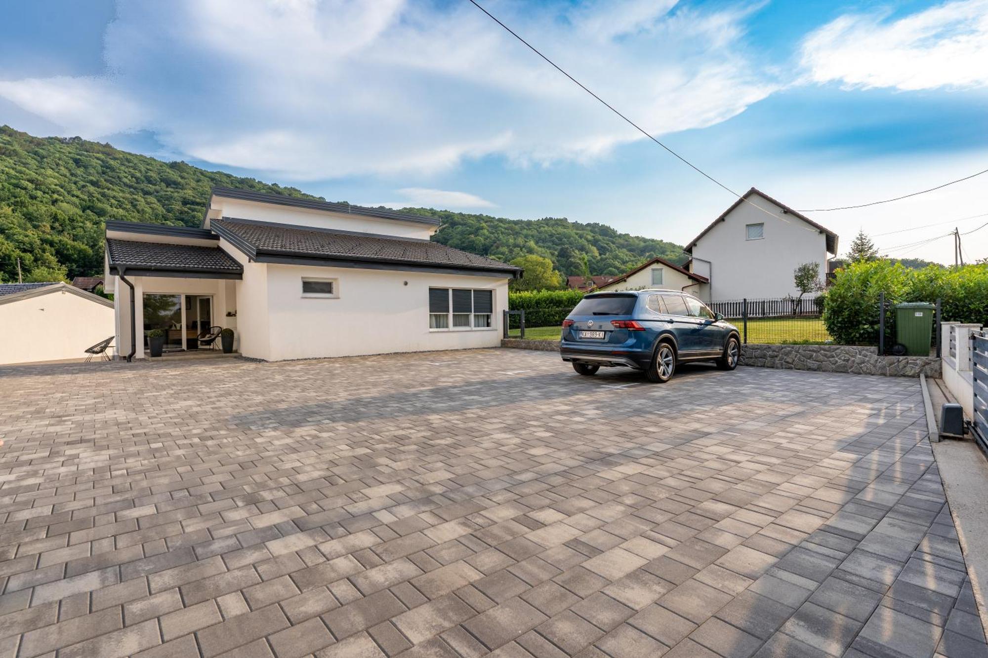 Apartments & Room Forest Слунь Екстер'єр фото
