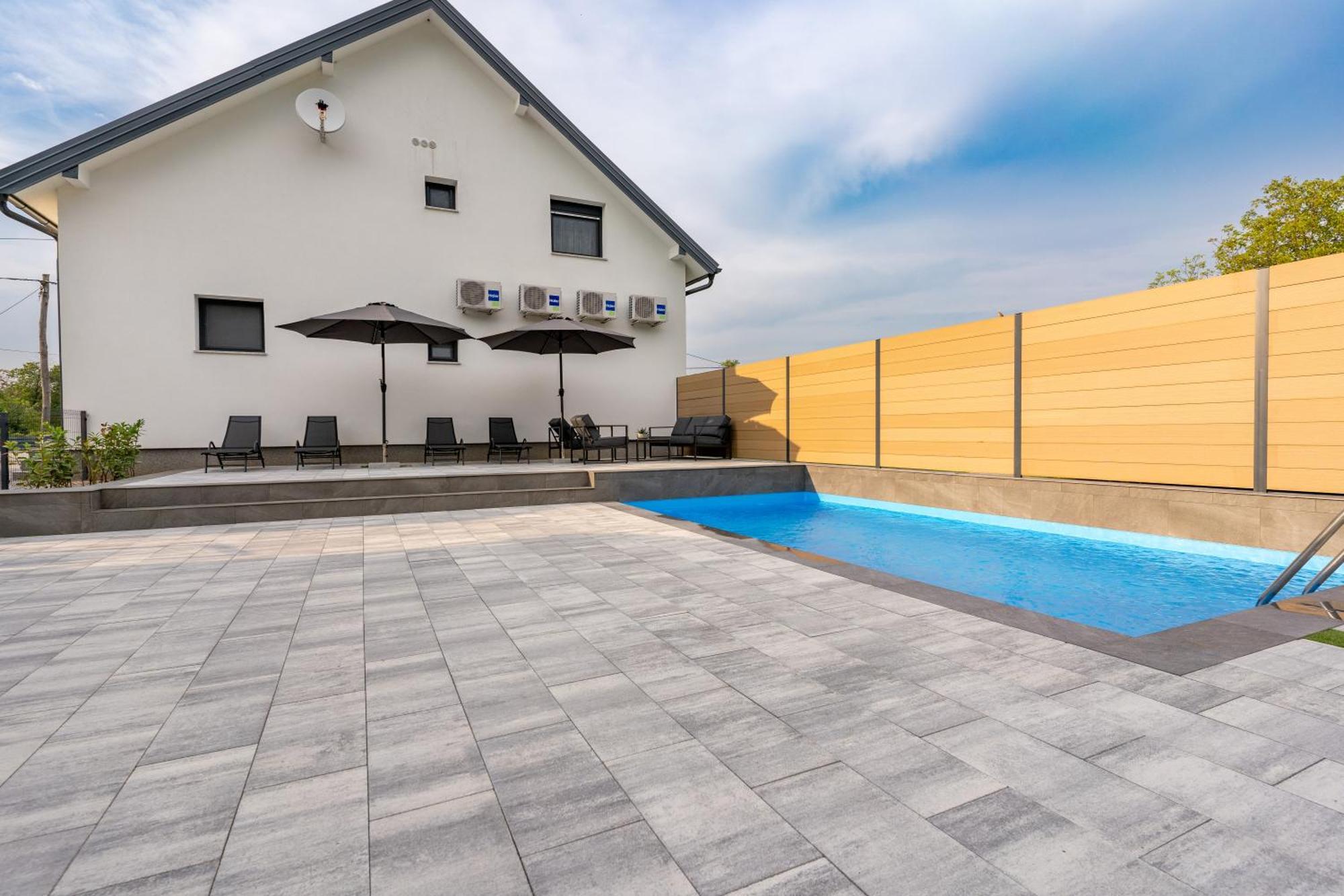 Apartments & Room Forest Слунь Екстер'єр фото