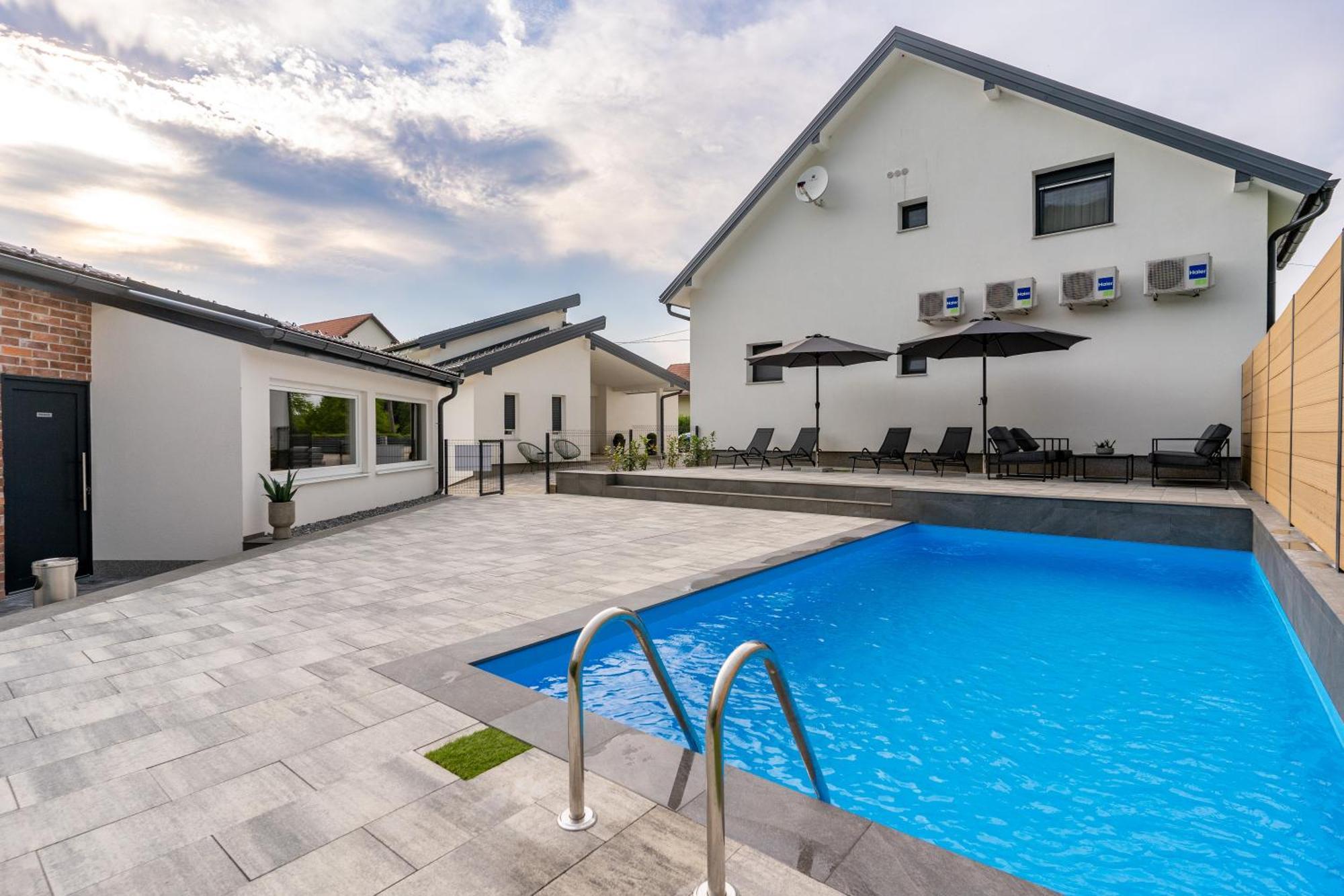 Apartments & Room Forest Слунь Екстер'єр фото