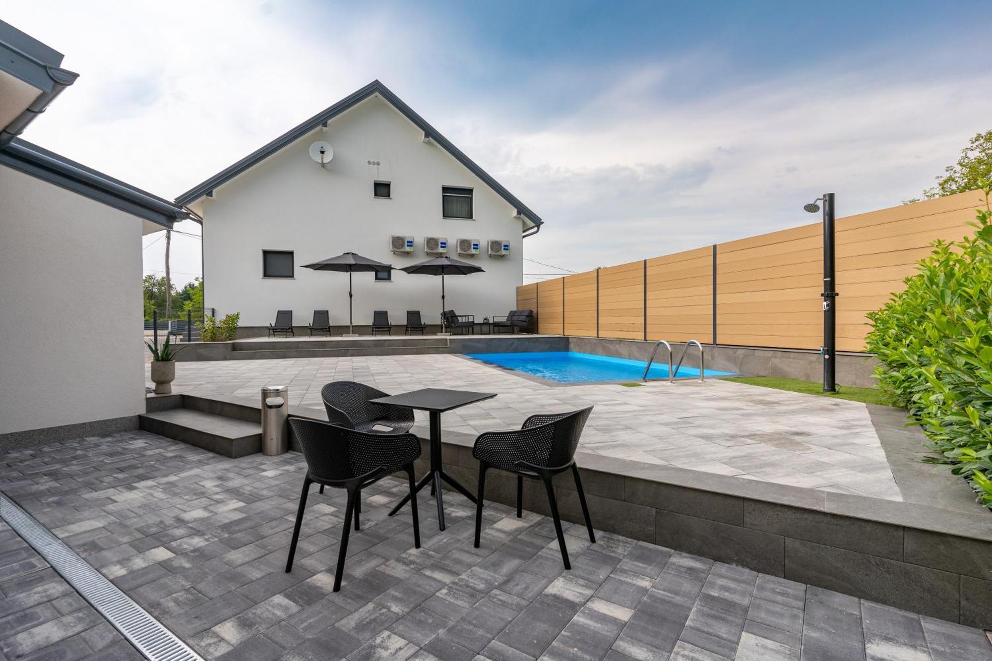 Apartments & Room Forest Слунь Екстер'єр фото